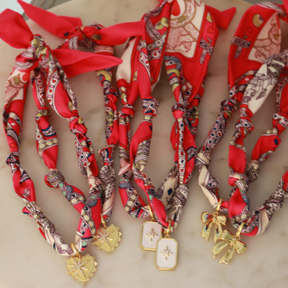 Rodeo Rose Scarf Necklace — White Radiance